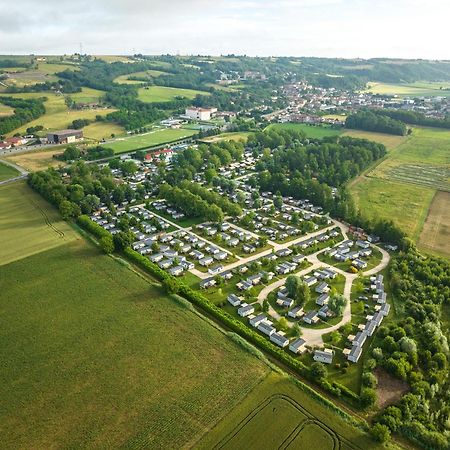Chateauneuf-de-Galaure Camping Chateau De Galaure מראה חיצוני תמונה