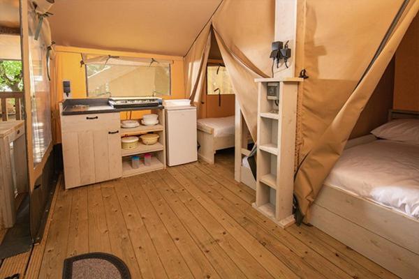 Chateauneuf-de-Galaure Camping Chateau De Galaure מראה חיצוני תמונה