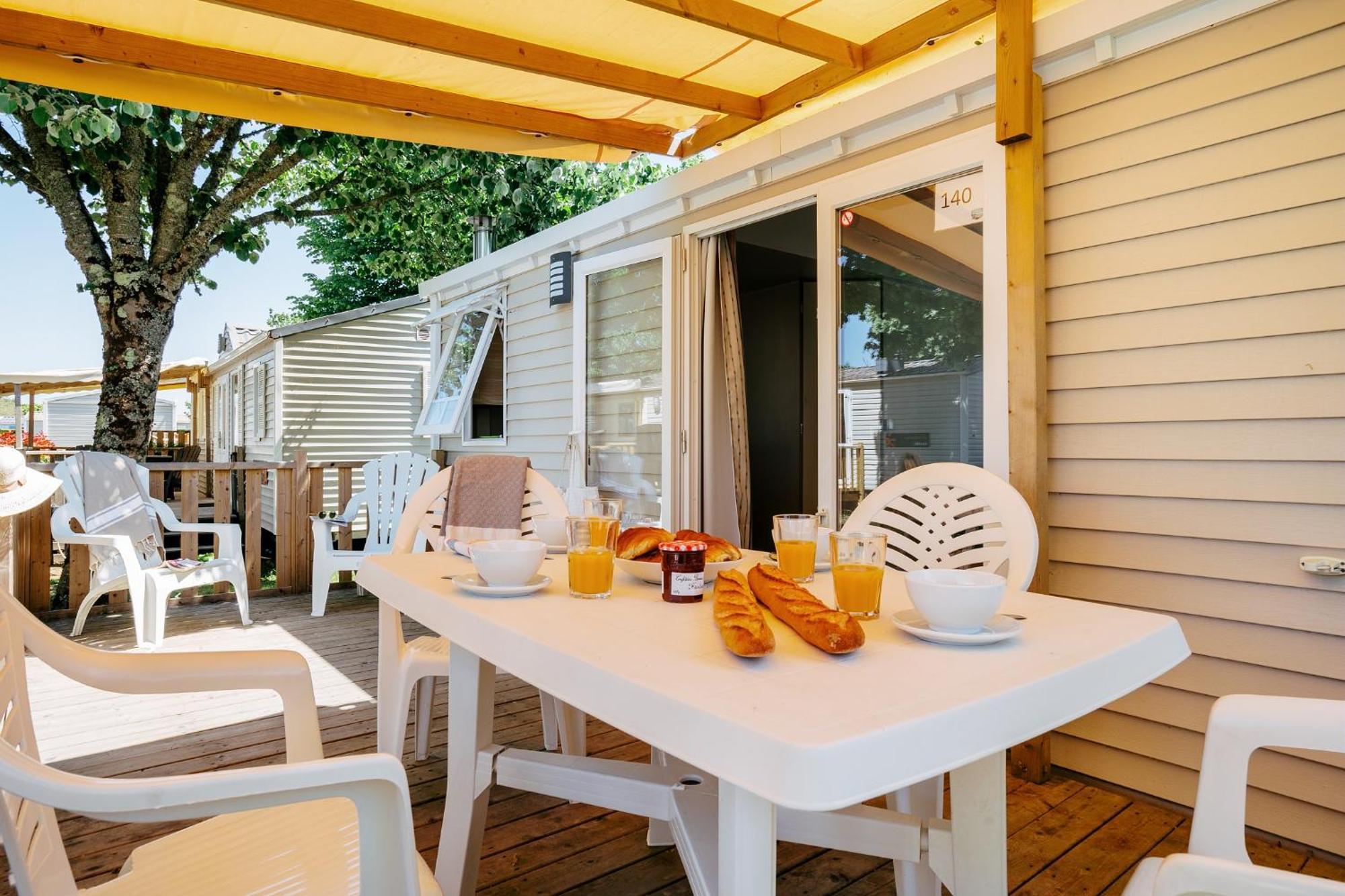 Chateauneuf-de-Galaure Camping Chateau De Galaure מראה חיצוני תמונה