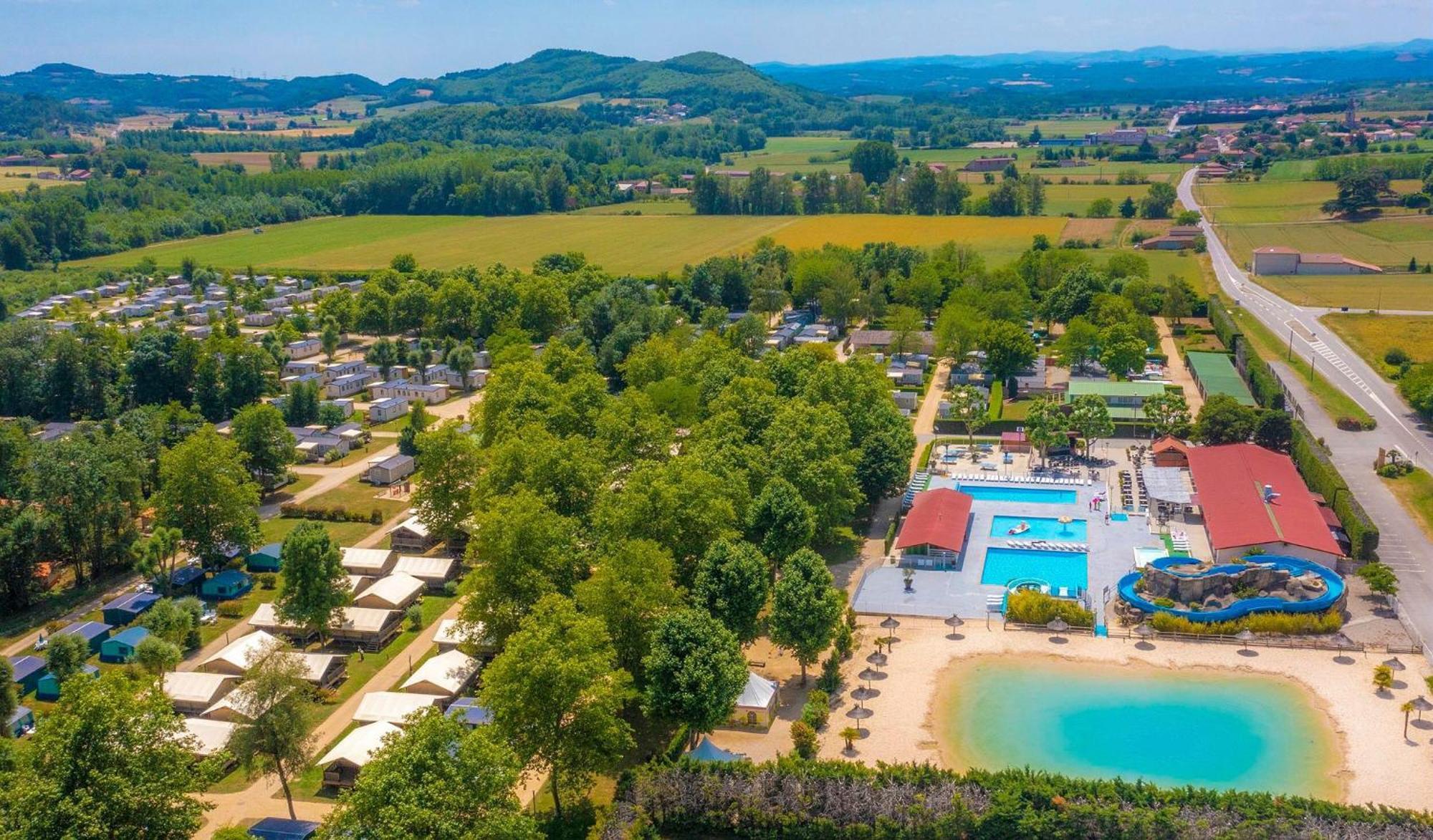 Chateauneuf-de-Galaure Camping Chateau De Galaure מראה חיצוני תמונה
