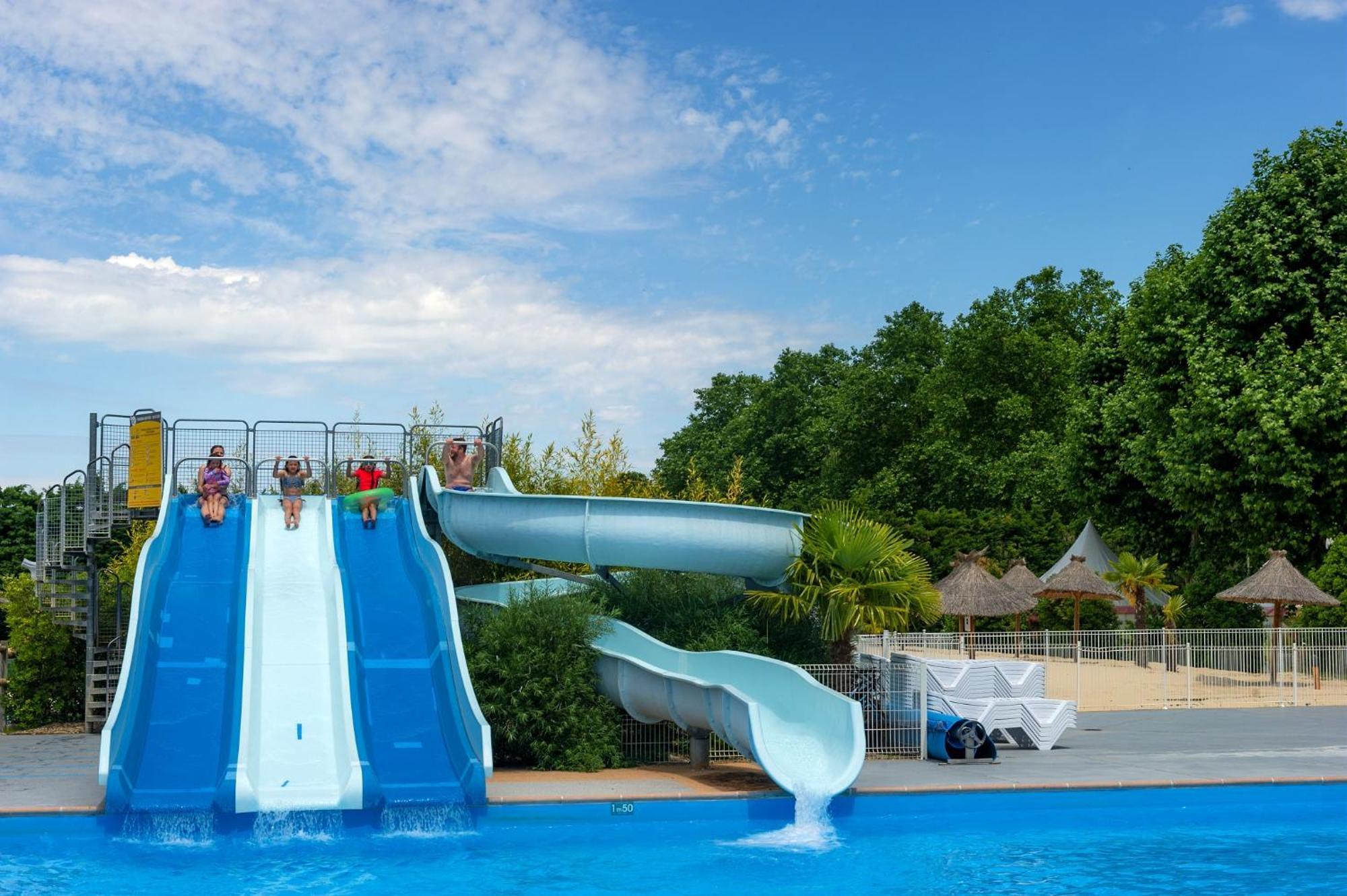 Chateauneuf-de-Galaure Camping Chateau De Galaure מראה חיצוני תמונה